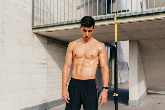 مقایسه کامل عضله‌سازی نچرال و غیرنچرال: واقعیت‌ها، تفاوت‌ها و نتایج واقعی